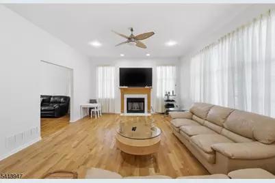 31 Phillip Dr, Parsippany, NJ 07054 - Photo 17