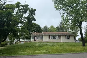 125 Hillcrest Dr, Milford, NJ 08848 - Photo 1