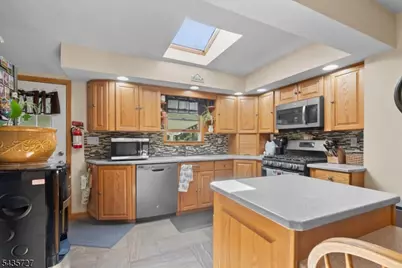 7 Halsey Ave, Riverdale, NJ 07457 - Photo 3