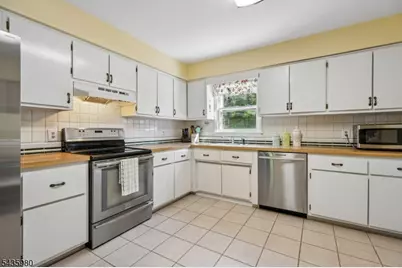 16 Old Mountain Rd, Clinton Township, NJ 08833 - Photo 15