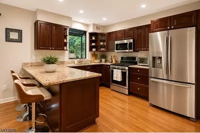 7 Newcastle Ct, Mountain Lakes, NJ 07046 - Photo 9
