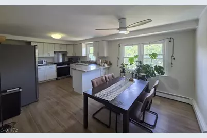 360 New York Ave, Lyndhurst Township, NJ 07071 - Photo 3