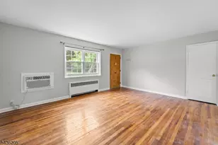 4 Colfax Manor, Roselle Park, NJ 07204 - Photo 3