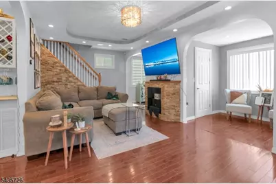56 Ridgefield Ave, Ridgefield, NJ 07660 - Photo 5