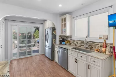 56 Ridgefield Ave, Ridgefield, NJ 07660 - Photo 7