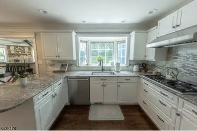 27 Burlington Rd, Berkeley Heights Township, NJ 07974 - Photo 7