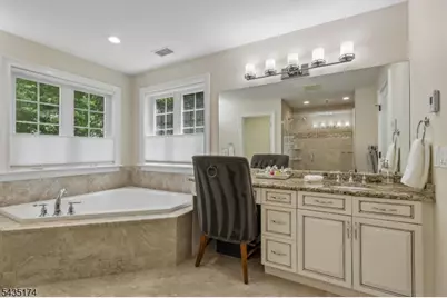 27 Burlington Rd, Berkeley Heights Township, NJ 07974 - Photo 17
