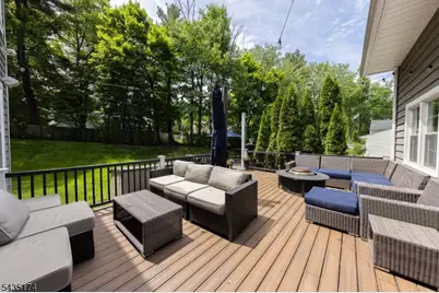 27 Burlington Rd, Berkeley Heights Township, NJ 07974 - Photo 11