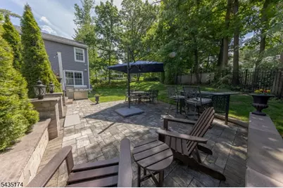 27 Burlington Rd, Berkeley Heights Township, NJ 07974 - Photo 13