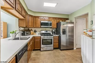 8 Quartz Ln, Paterson, NJ 07501 - Photo 9