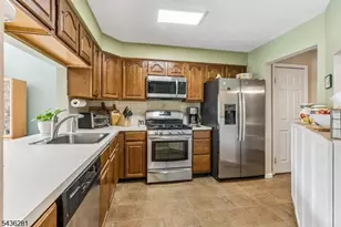 8 Quartz Ln, Paterson, NJ 07501 - Photo 9