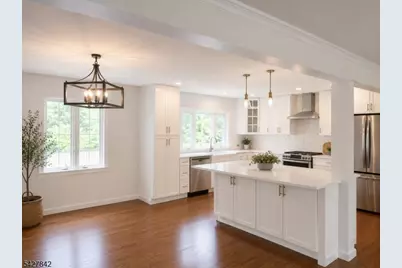 100 Fawn Ridge Dr, Long Hill Township, NJ 07946 - Photo 3