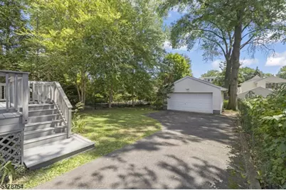 34 Parkview Dr, Millburn, NJ 07041 - Photo 15