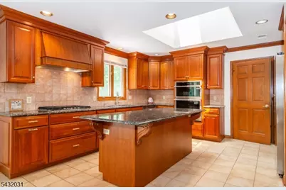 34 Silver Spring Ct, East Hanover Township, NJ 07936 - Photo 7