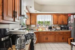 33 Pulaski Pl, Hackensack, NJ 07601 - Photo 11
