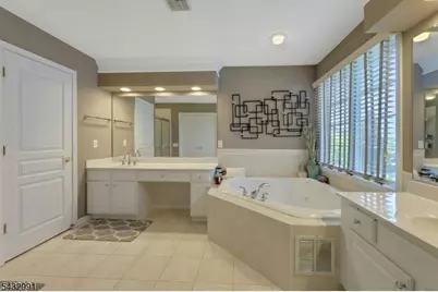 81 Lafayette Cir #81, Totowa, NJ 07512 - Photo 29