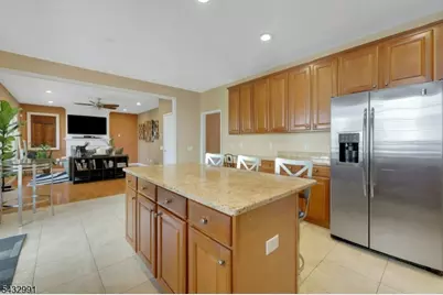 81 Lafayette Cir #81, Totowa, NJ 07512 - Photo 17