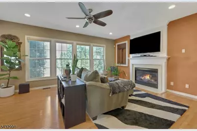 81 Lafayette Cir #81, Totowa, NJ 07512 - Photo 11