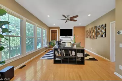 81 Lafayette Cir #81, Totowa, NJ 07512 - Photo 11