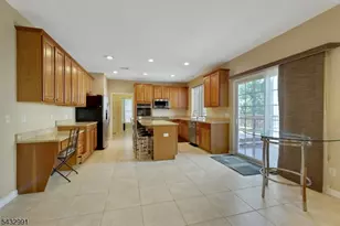 81 Lafayette Cir, Totowa, NJ 07512 - Photo 13