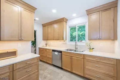 110 Woodlawn Ave, Clifton, NJ 07013 - Photo 17