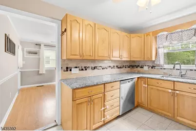 3 Roy Ave, Bloomingdale, NJ 07403 - Photo 5