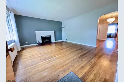 816 Kingsland Ln, Fort Lee, NJ 07024 - Photo 3