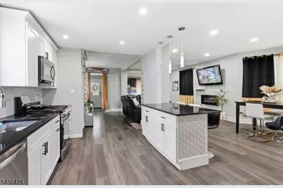 245 W 3rd Ave, Roselle, NJ 07203 - Photo 9