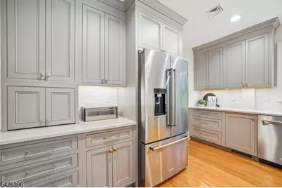 148 Beekman Rd, Summit, NJ 07901 - Photo 9