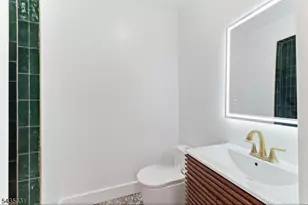 113 Oak St, Jersey City, NJ 07304 - Photo 17
