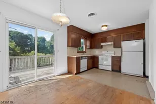 800 Lynda Rd, Lopatcong Township, NJ 08865 - Photo 7