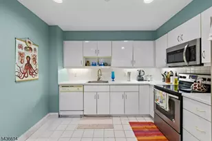 208-32 Shearwater Ct, Jersey City, NJ 07305 - Photo 1
