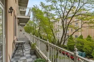 208-32 Shearwater Ct, Jersey City, NJ 07305 - Photo 3