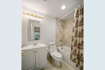208-32 Shearwater Ct #32, Jersey City, NJ 07305 - Photo 13