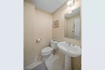 208-32 Shearwater Ct #32, Jersey City, NJ 07305 - Photo 9