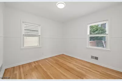 166 Beverly Hill Rd, Clifton, NJ 07012 - Photo 9