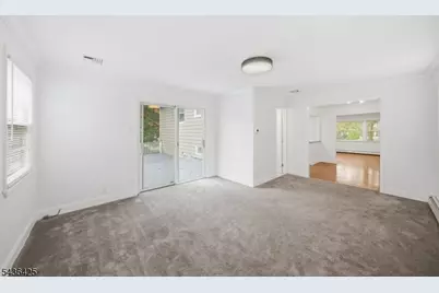 10 Lloyd Ave, Florham Park, NJ 07932 - Photo 17
