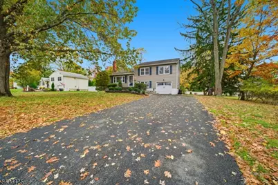10 Lloyd Ave, Florham Park, NJ 07932 - Photo 3