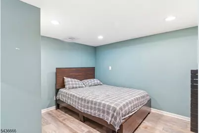 246 E 2nd Ave, Roselle, NJ 07203 - Photo 15