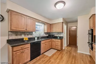 37 Wolfe Dr, Wanaque, NJ 07465 - Photo 9