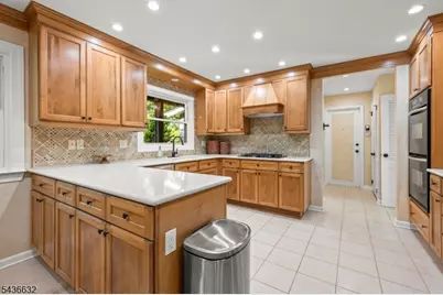 15 Heritage Ln, Scotch Plains Township, NJ 07076 - Photo 9