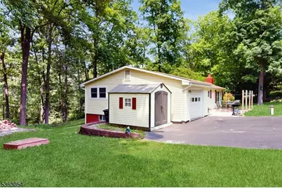48 Copeley Rd, Hampton Township, NJ 07860 - Photo 3