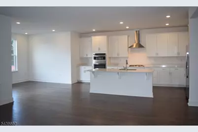 52 Eastwood Ter, East Hanover Township, NJ 07936 - Photo 3