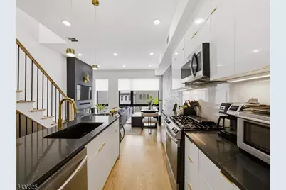 666 Ocean Ave, Jersey City, NJ 07305 - Photo 9