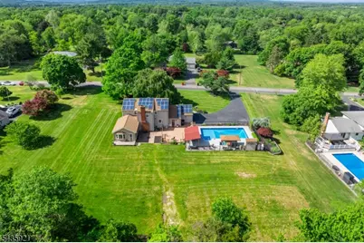 8 Garrett Dr, Raritan Township, NJ 08822 - Photo 5