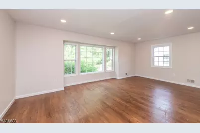 28 Brandywyne Dr, Florham Park, NJ 07932 - Photo 9