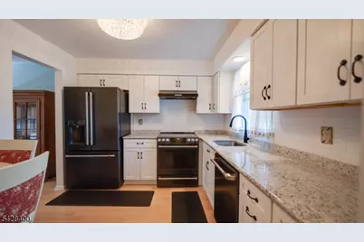 254 Nuthatch Ct, Readington, NJ 08887 - Photo 5