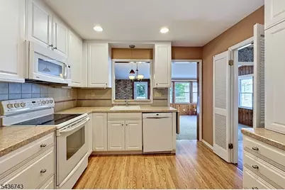 8 Mohawk Ave, Rockaway Township, NJ 07866 - Photo 11