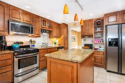 62 Trocha Ave, Livingston Twp., NJ 07039 - Photo 7