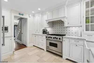 18 Colony Dr, Summit, NJ 07901 - Photo 11